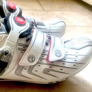 Pearl Izumi PRO Grade Carbon Fiber Cycling Shoes - size 41 (Men's 8/Women's 9)